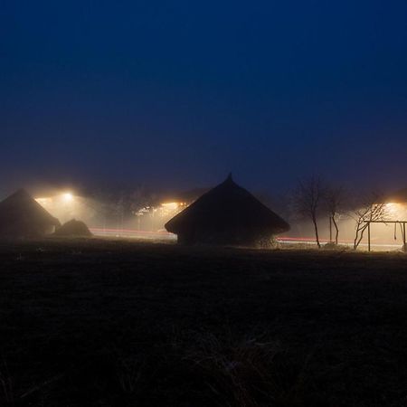 Hotel Ferma Dacilor Tohani Esterno foto