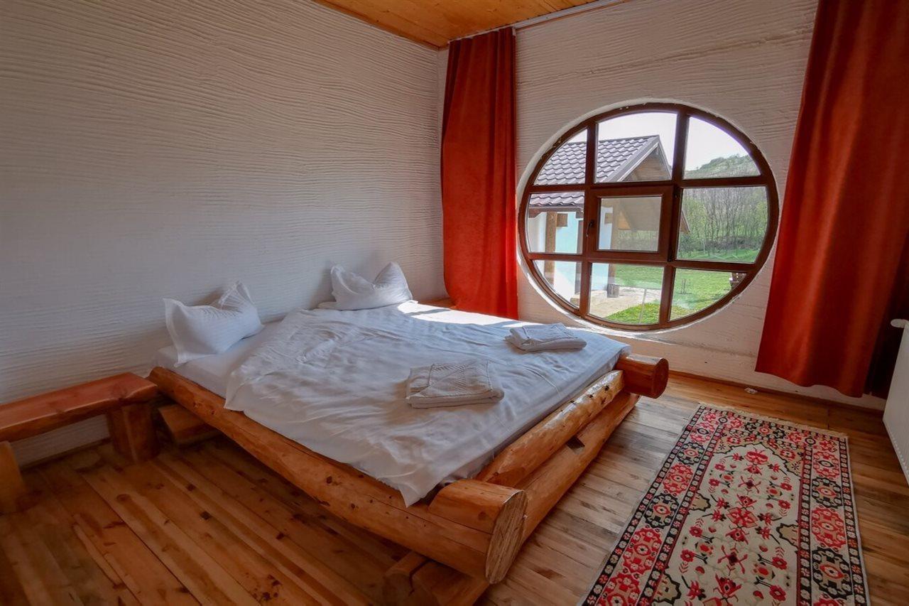 Hotel Ferma Dacilor Tohani Esterno foto