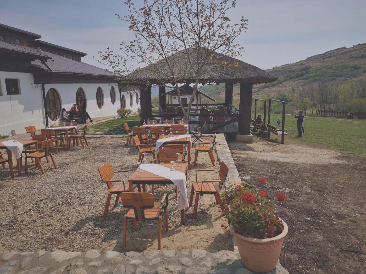 Hotel Ferma Dacilor Tohani Esterno foto