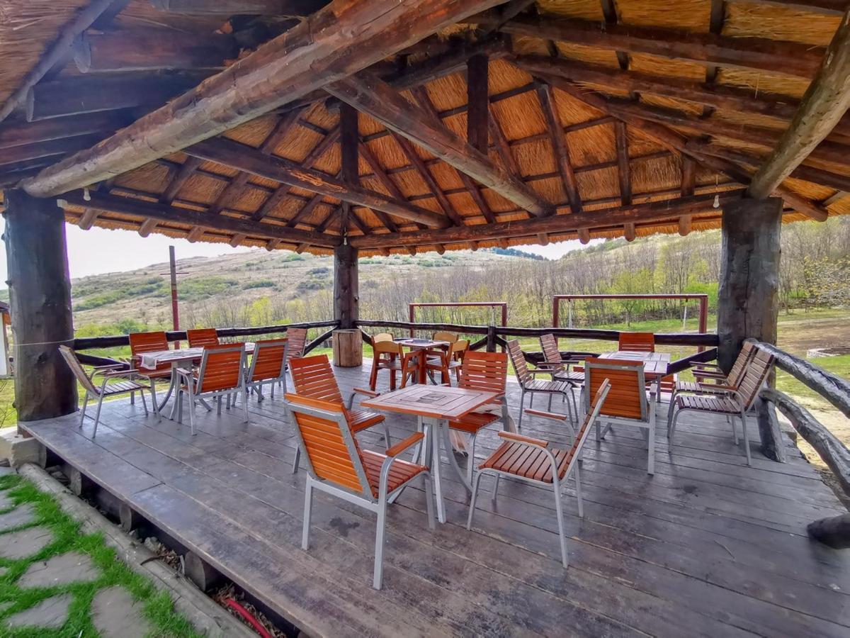 Hotel Ferma Dacilor Tohani Esterno foto